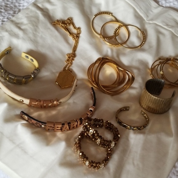 assorted Jewelry - Lot of jewely